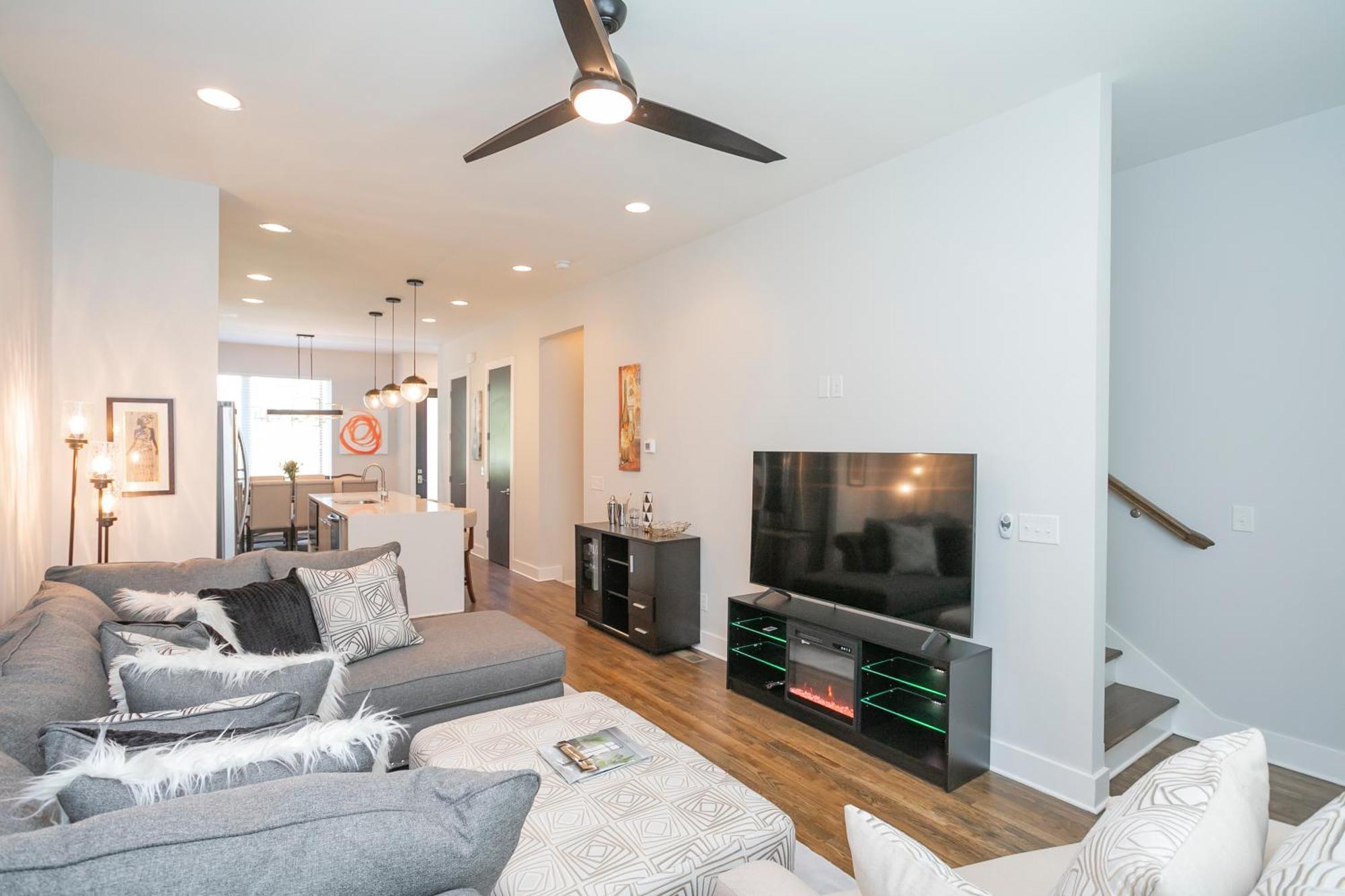 Luxury Townhome Skyline Views Mins To Dt Nashville Esterno foto